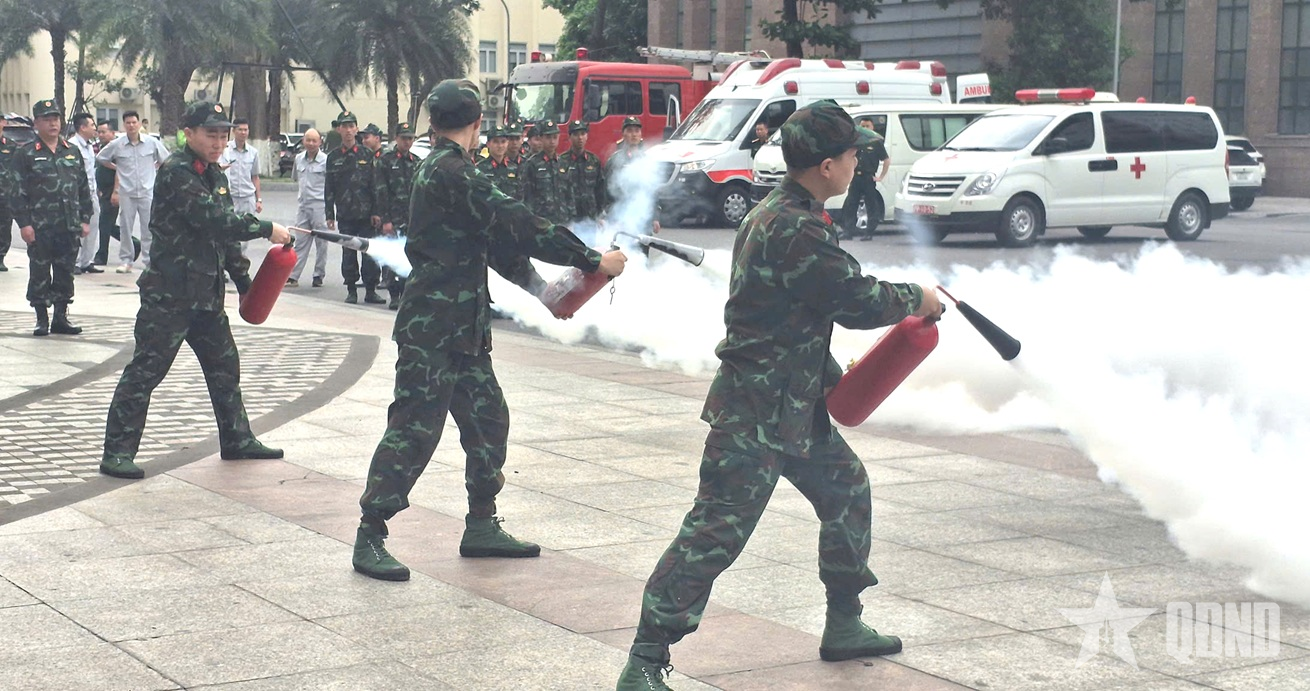 Bệnh viện Trung ương Quân đội 108 kiểm tra sẵn sàng chiến đấu dịp nghỉ lễ